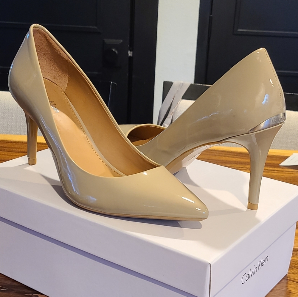 Nude Calvin Klein pumps NWT